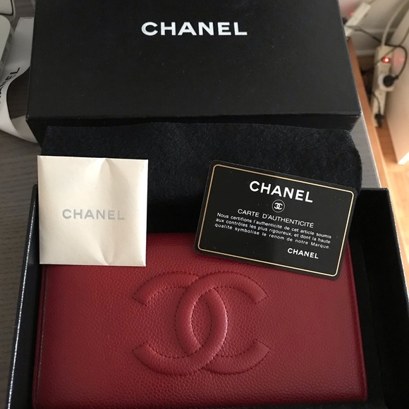 CHANEL Handbags - CHANEL wallet